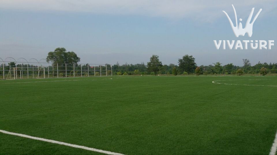 足球场人造草坪与足球场天然草坪优劣对比