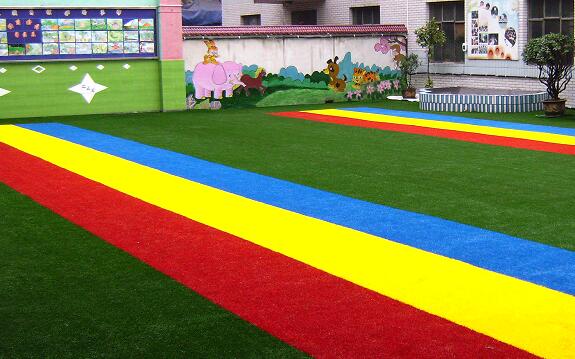 幼儿园草坪，幼儿园室内外场地铺装的选择
